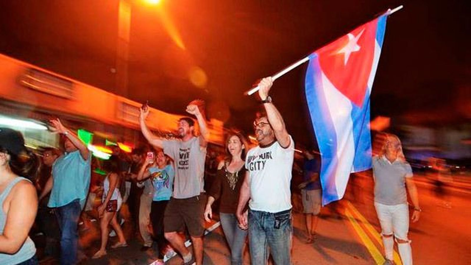 Fiesta en el Versailles de Miami tras la muerte de Fidel Castro