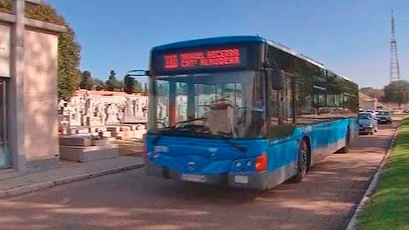 La EMT refuerza sus servicios a los cementerios madrileños