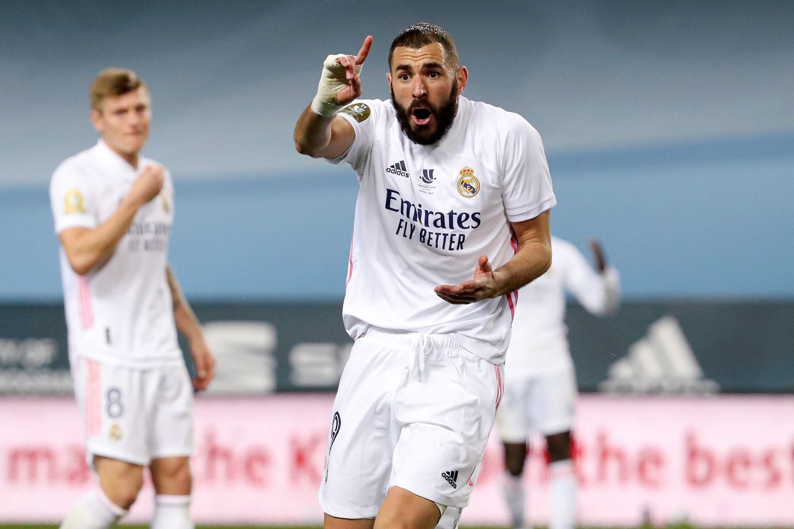 Benzema celebrando su gol ante el  Alavés