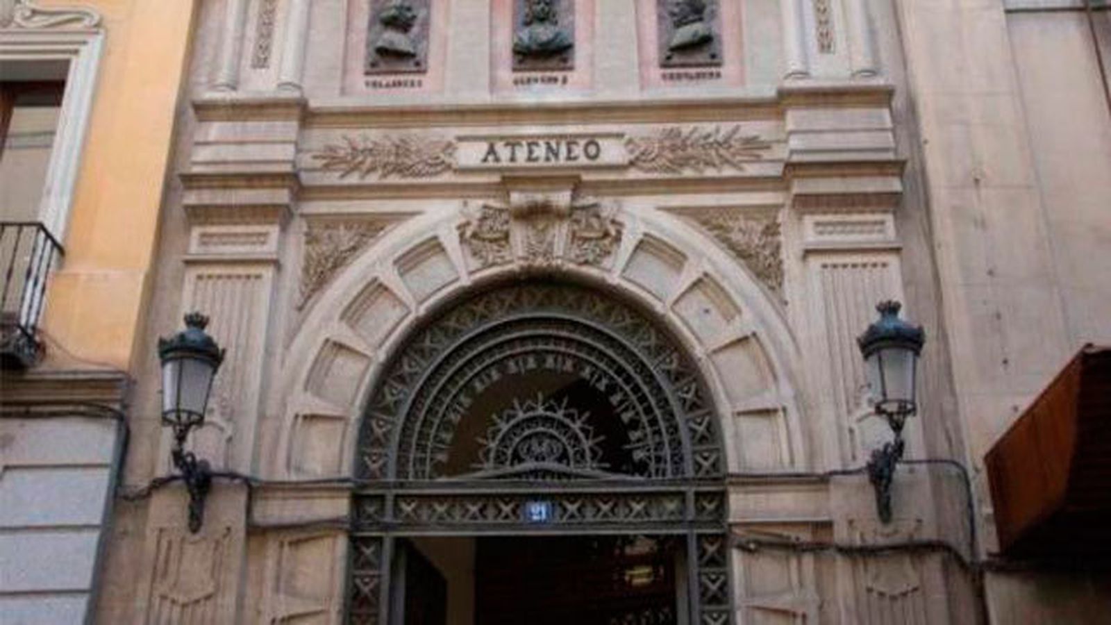 Portada del Ateneo de Madrid
