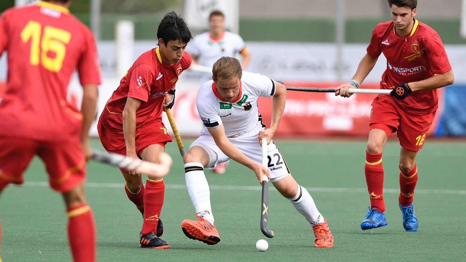 El XVII Campeonato Europeo de Hockey sobre Hierba, EuroHockey 2019, se disputa entre el 16 y el 24 de agosto de 2019 en Amberes, Bélgica, concretamente en las instalaciones del Centro Deportivo Wilrijkse Plein