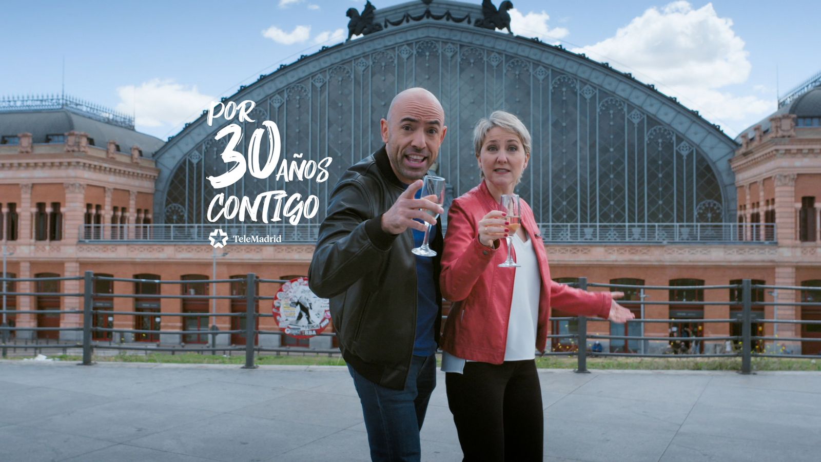 Emilio Pineda e Inmaculada Galván, presentadores de 'Madrid Directo'.
