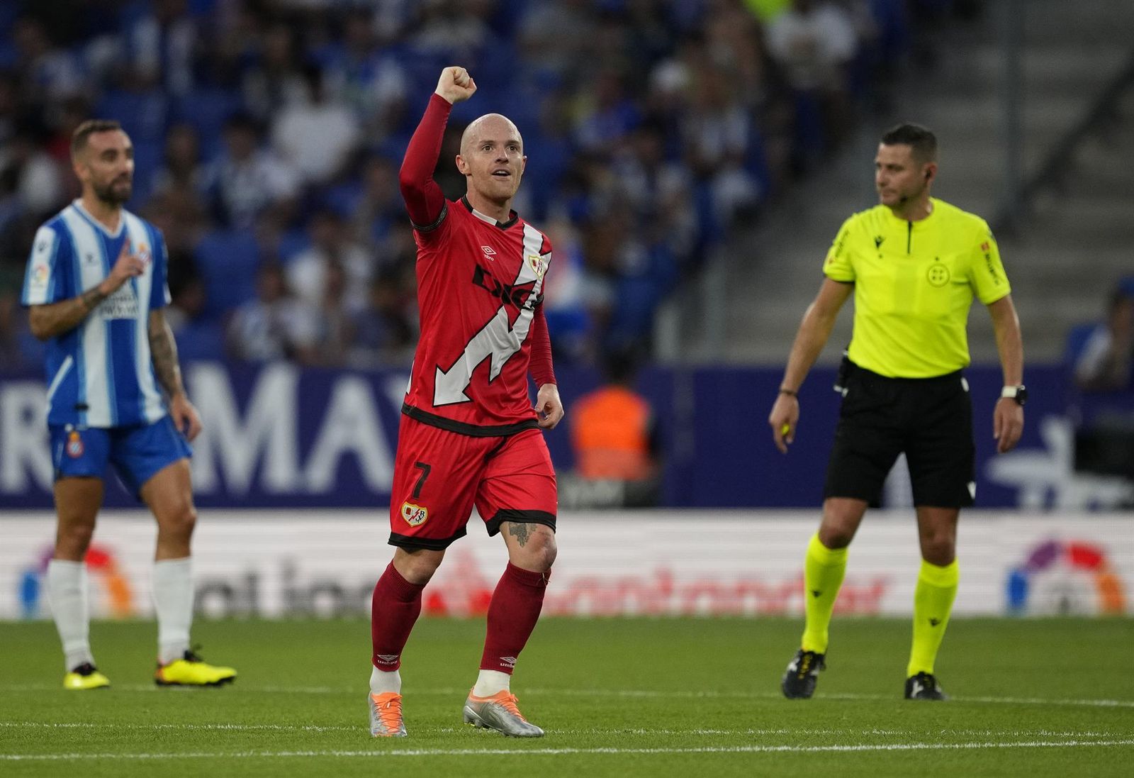 Isi celebra el gol ante el Espanyol