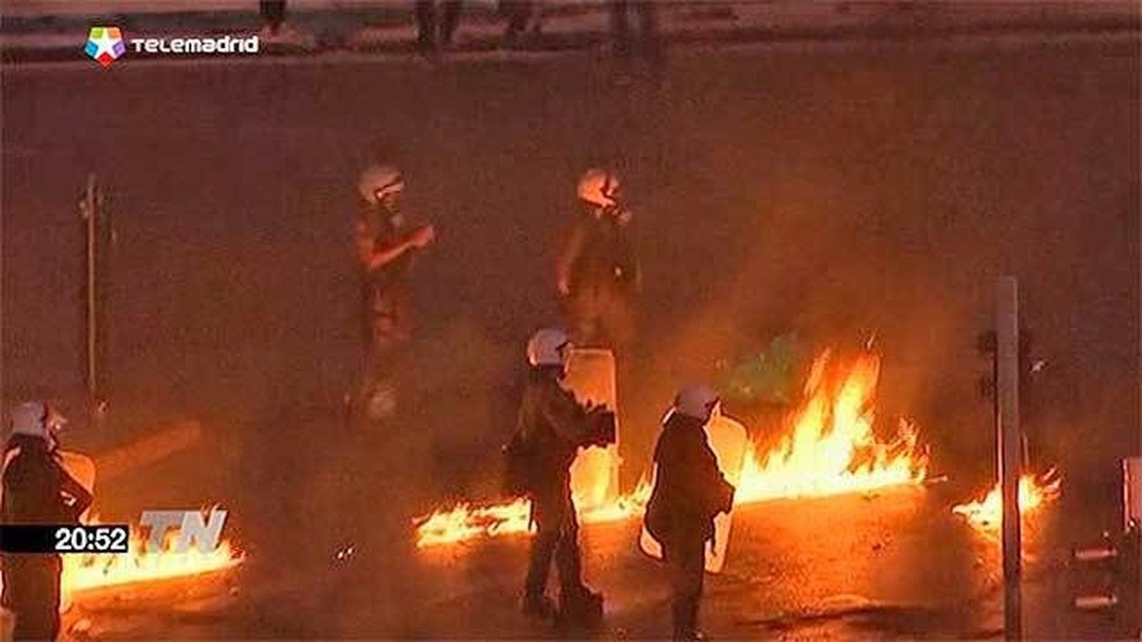 Incidentes entre policía y manifestantes en Atenas en protesta contra acuerdo