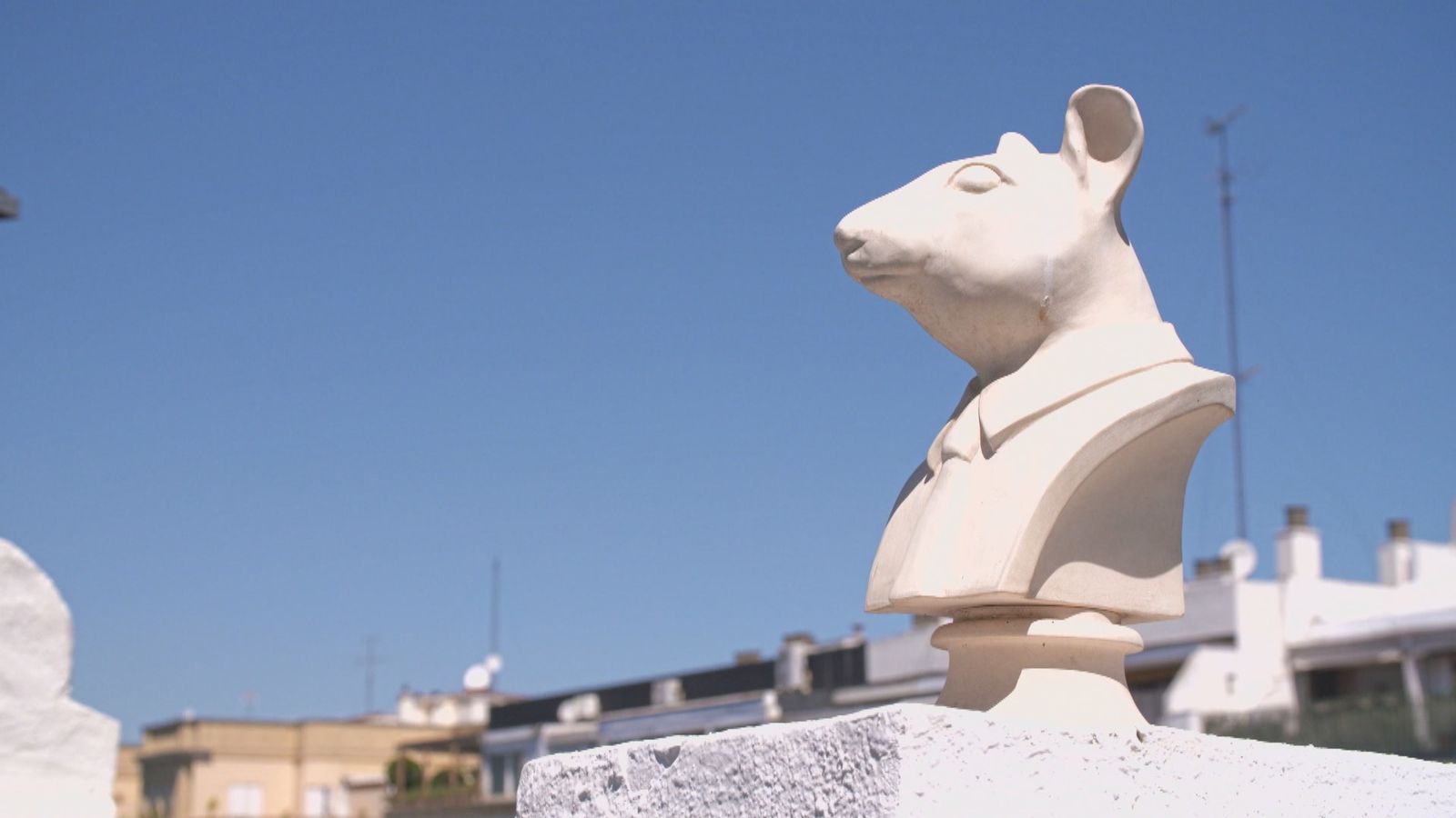 Los detalles son importantes, y más es más. Hasta en la terraza encontramos objetos curiosos...