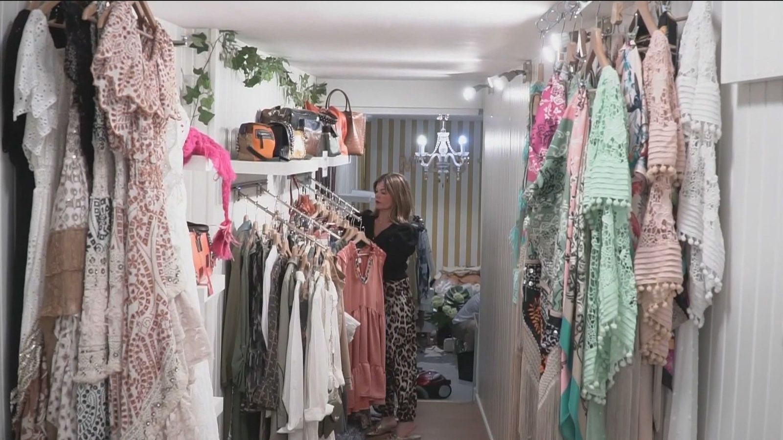 Los comercios madrileños se preparan con dudas para abrir sin cita previa