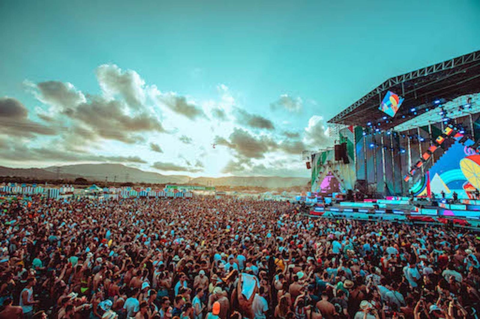 Entradas, gastos de gestión, alojamiento... ¿Qué puedo reclamar al Reggaeton Beach Festival?