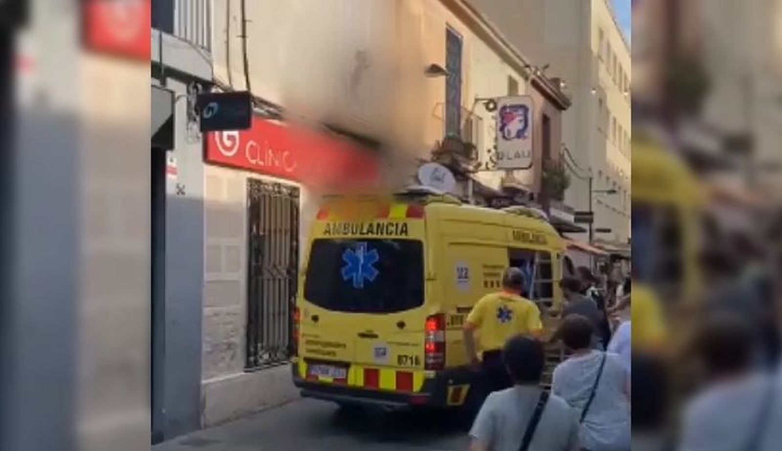 Así ha sido el rescate de un niño que estaba solo y desnudo, encerrado en un balcón, en Badalona