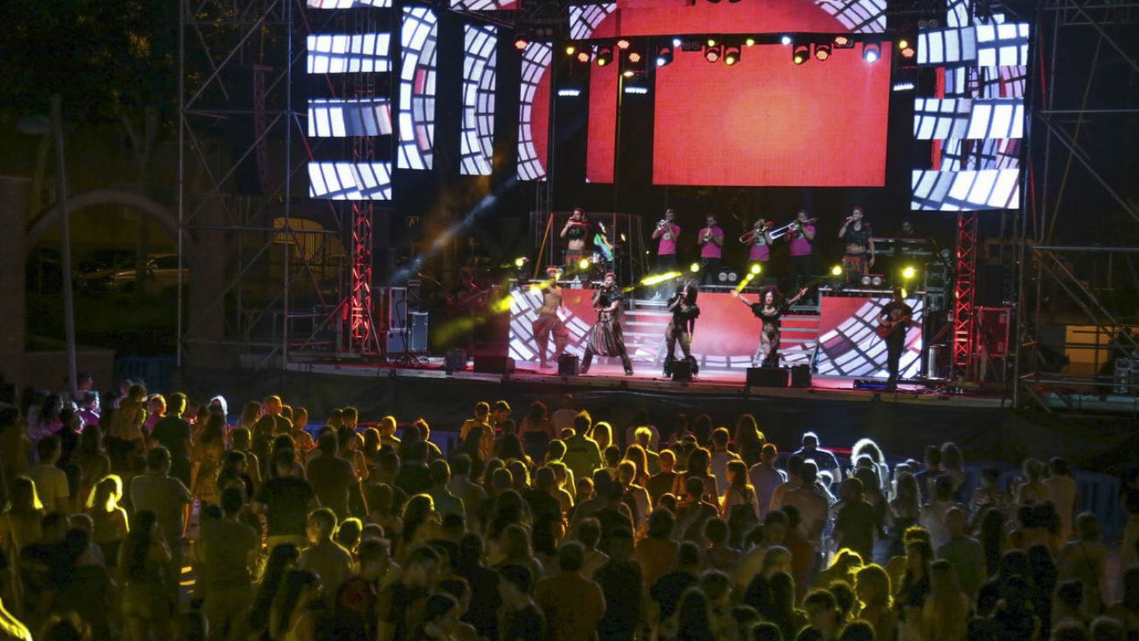 Actuación musical en las fiestas de La Fortuna de Leganés