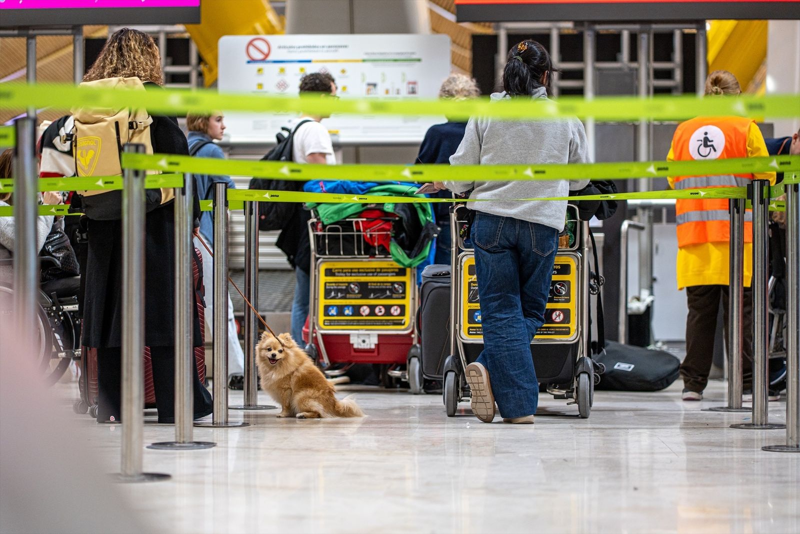 Viajeros en el Aeropuerto Adolfo Suárez Madrid-Barajas