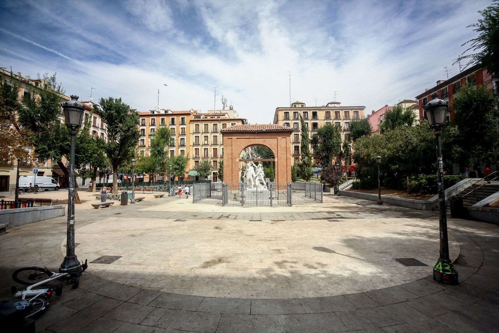 Vecinos de la Plaza del Dos de Mayo denuncian la degradación de la zona