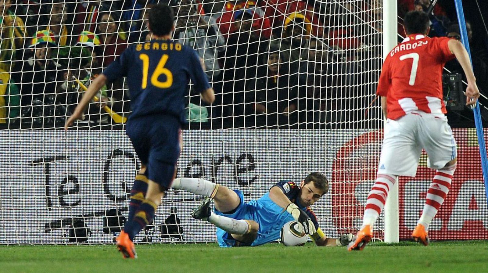 Iker Casillas ante Paraguay