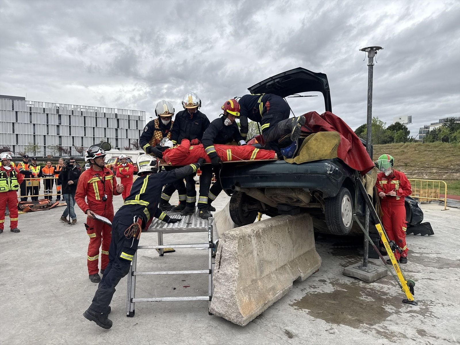 Siete equipos de bomberos de Madrid compiten en Alcobendas para representar a la Comunidad en el campeonato nacional