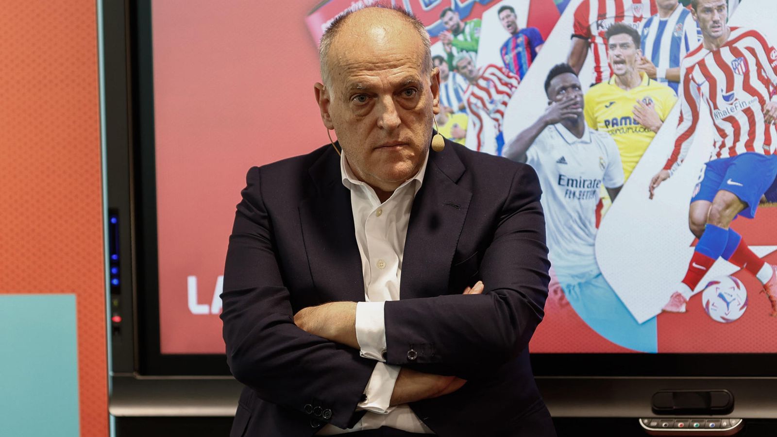 Tebas dimite