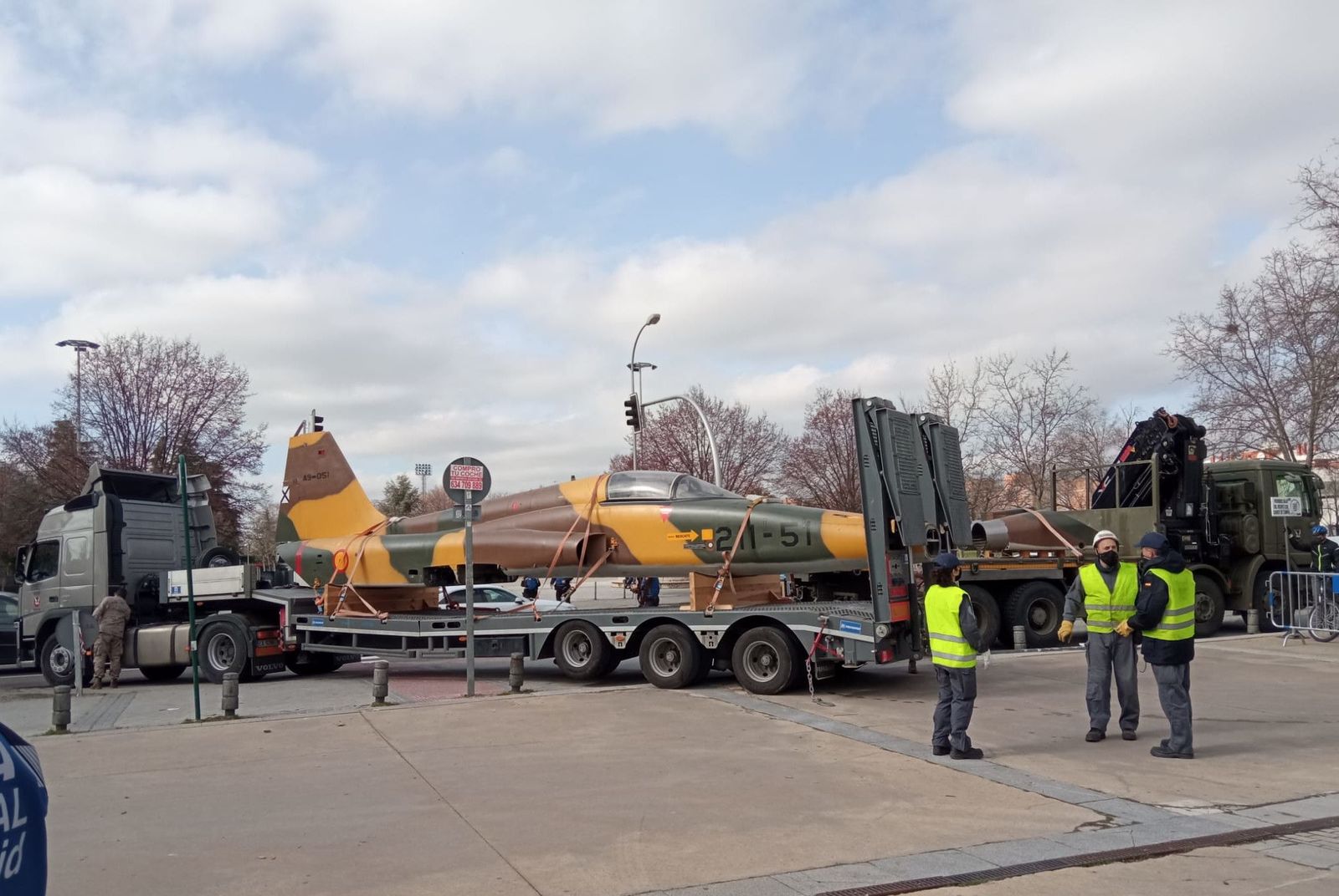 Dos aviones de combate en Latina para la exposición ‘Volar, historia de una aventura’
