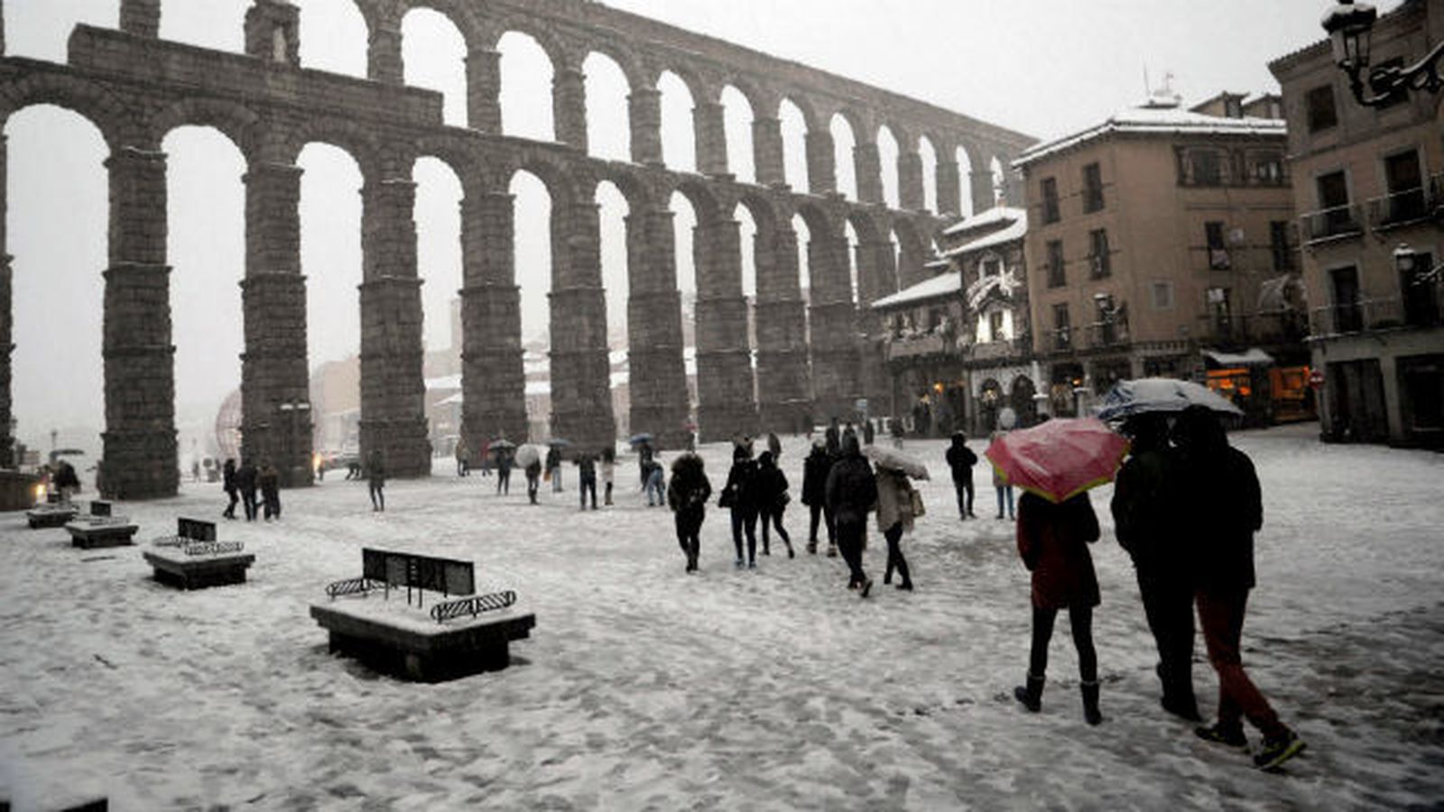 Una intensa precipitación de nieve se ha registrado hoy en Segovia