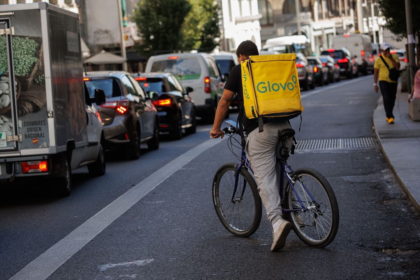 Trabajo amenaza a Glovo con penas de cárcel si no pone fin a los falsos autónomos