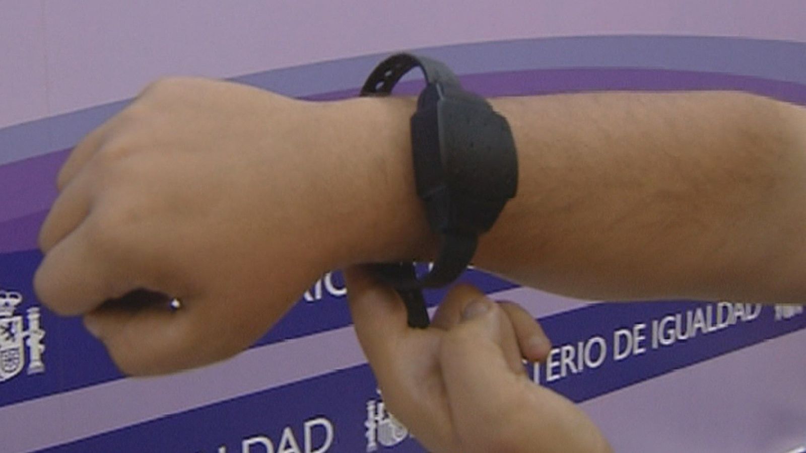 El PP pide que dimita la ministra de Igualdad por los fallos en las pulseras de maltratadores