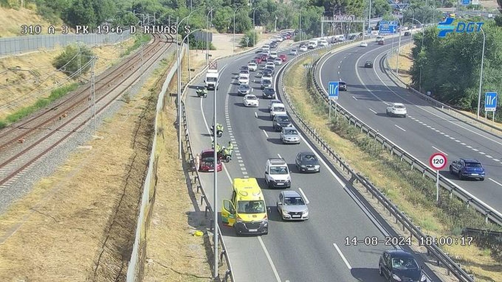 Retenciones de tráfico en la A-3 en Arganda del Rey por el puente del 15 de agosto