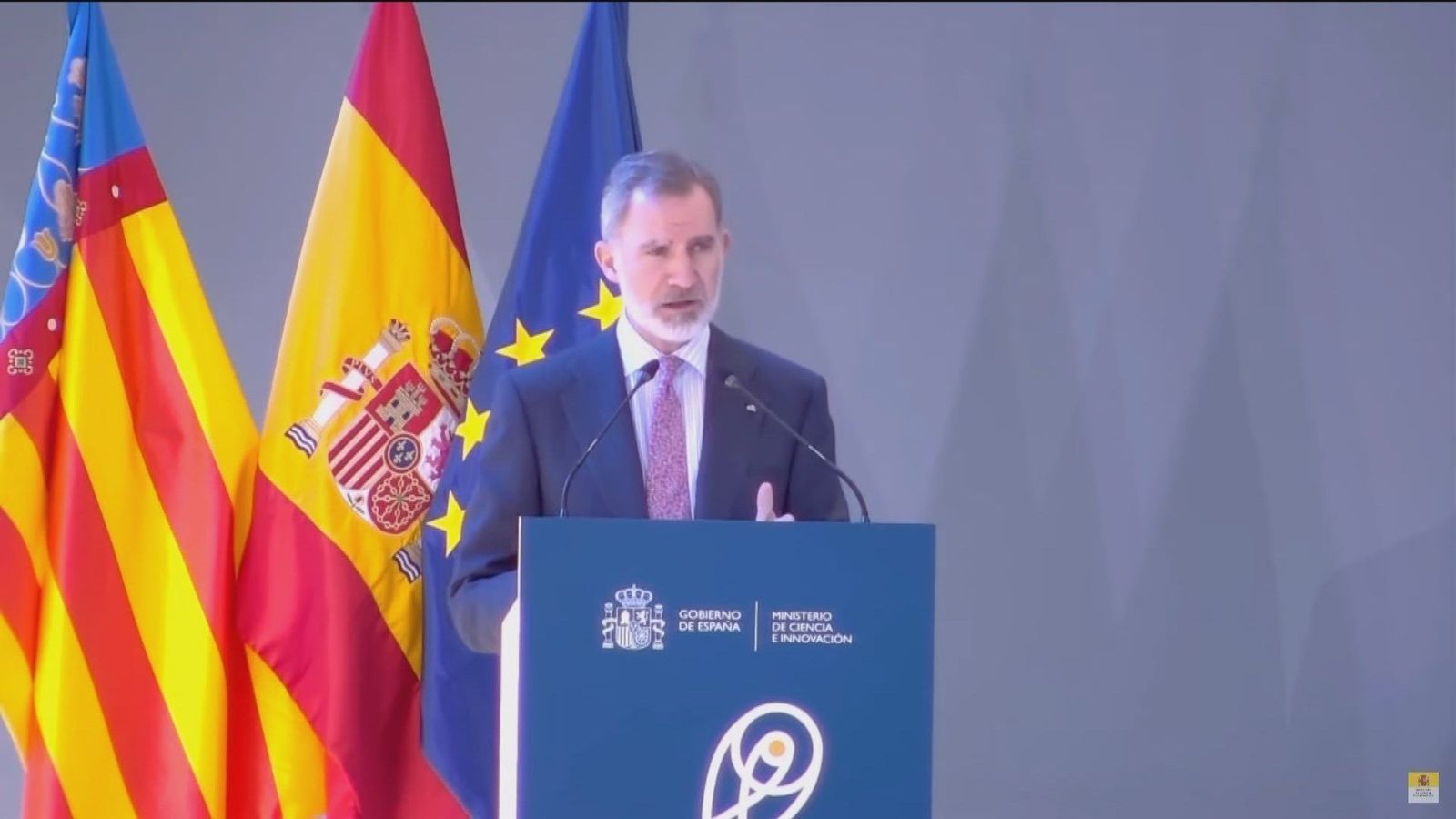 El Rey Felipe pide que la ciencia fundamente las políticas públicas y aboga por realzar el talento joven investigador