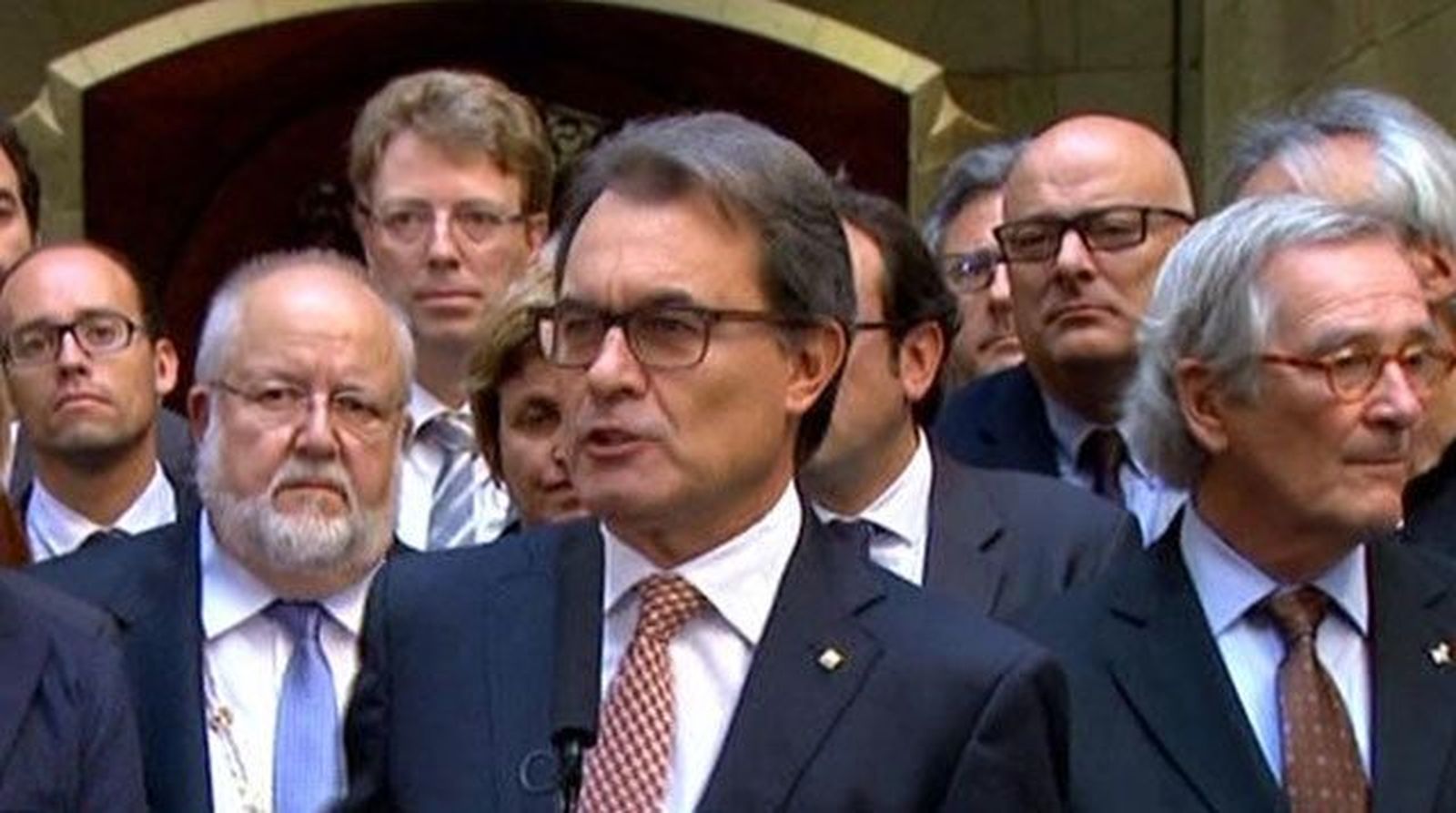 Mas a los 800 alcaldes: "Pasaréis  a la historia de Cataluña con letras grandes"