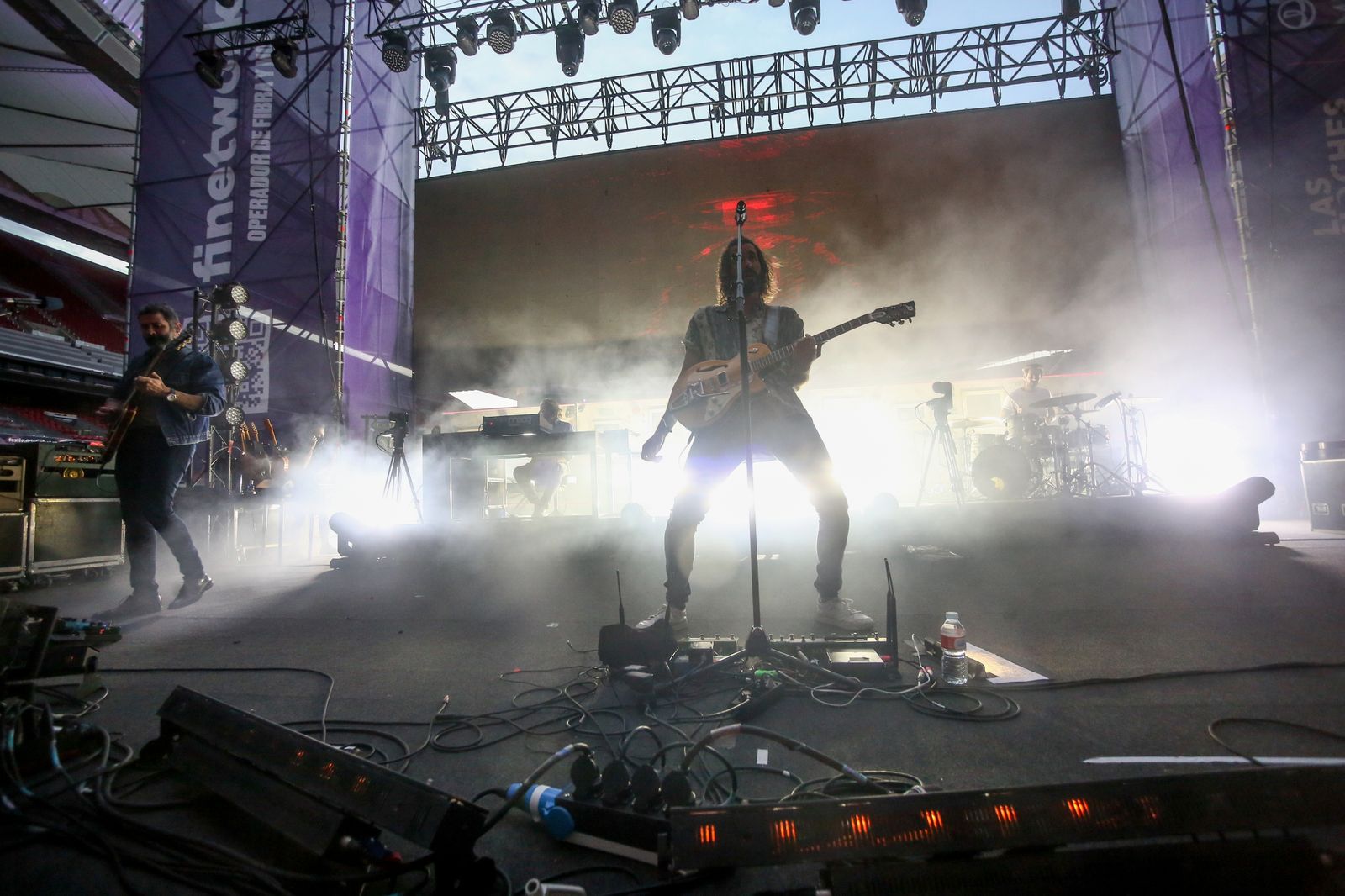 El vocalista de Izal, Mikel Izal, en el festival Río Babel, 2021