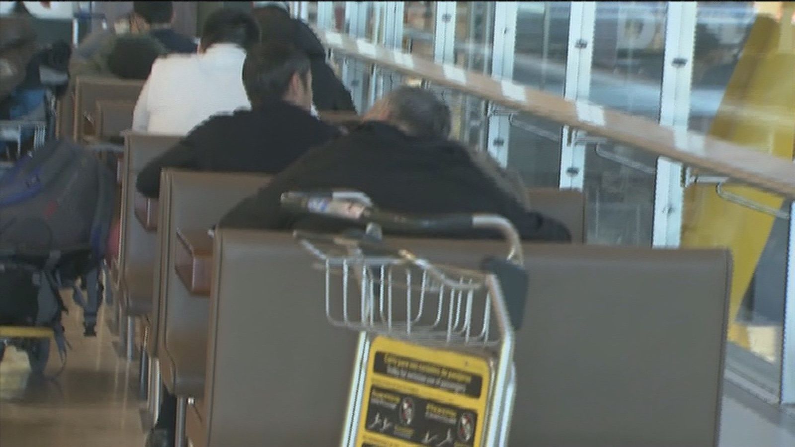 Los viajeros fantasma que llevan años viviendo en el aeropuerto de Barajas