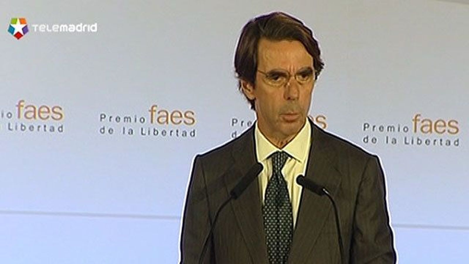Aznar: "la política del órdago" soberanista desharía el acuerdo democrático