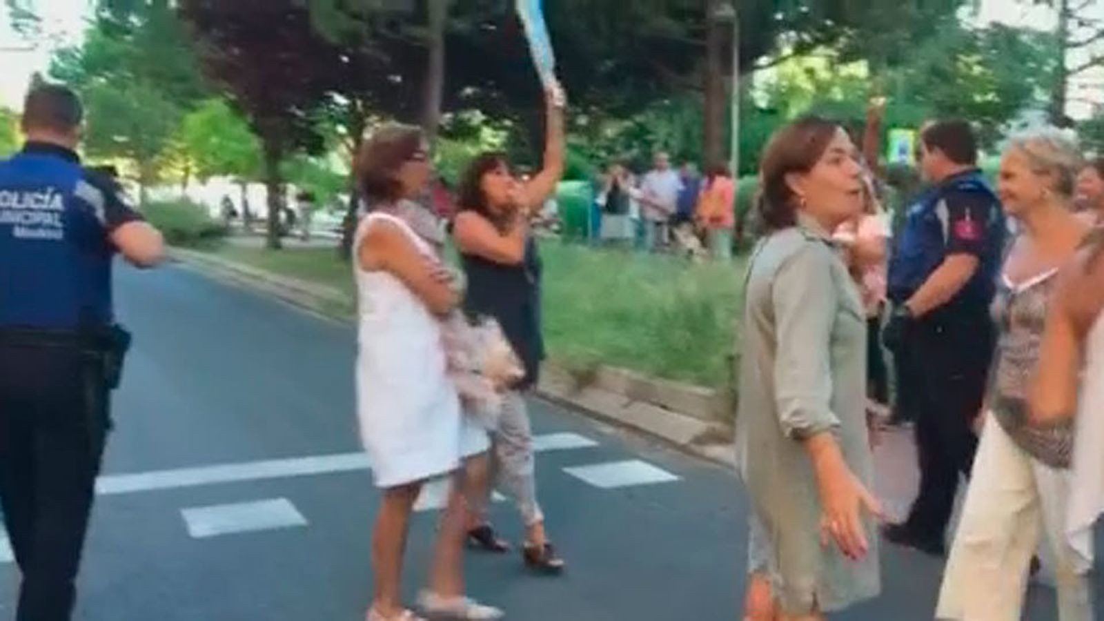 Piden a Carmena la retirada del bus-taxi de la Avenida de San Luis