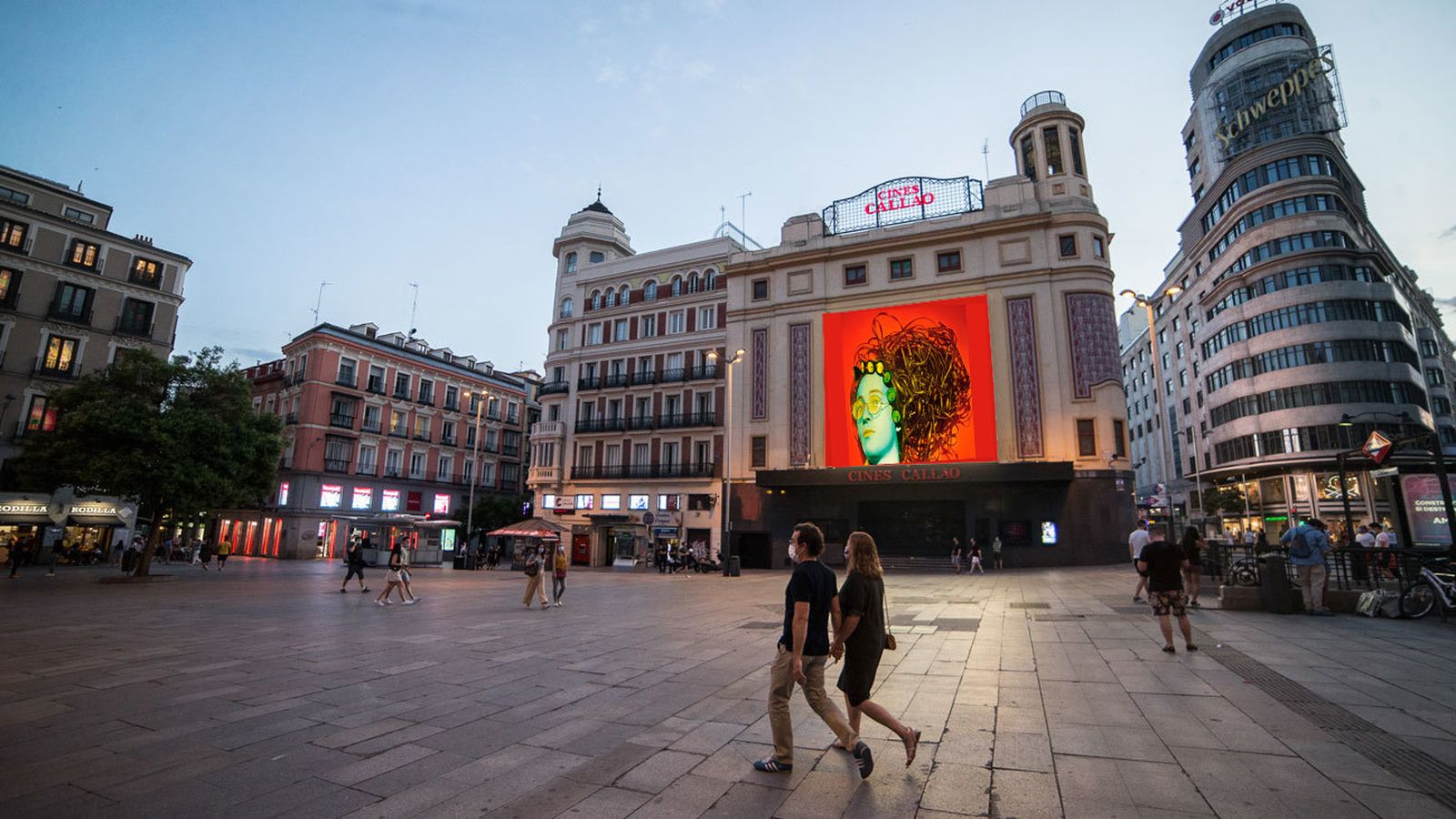 Plaza de Callao con una fotografía de Ouka Leele