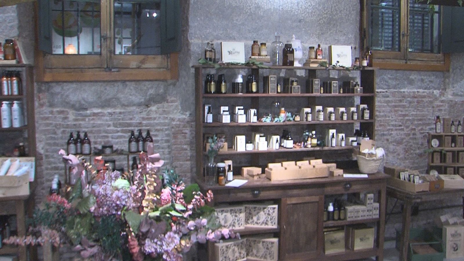Abre la primera tienda física de cosméticos 'Mi Robotica' en la capital