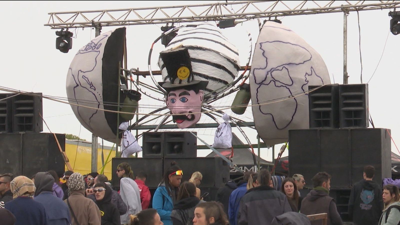 La 'rave' de Murcia se prolonga hasta después del día de Reyes