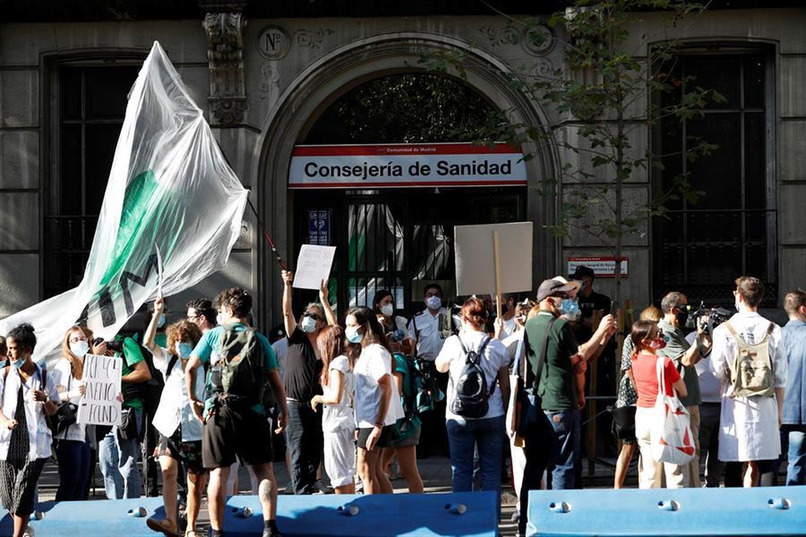 Protesta de los MIR ante la Consejería de Sanidad