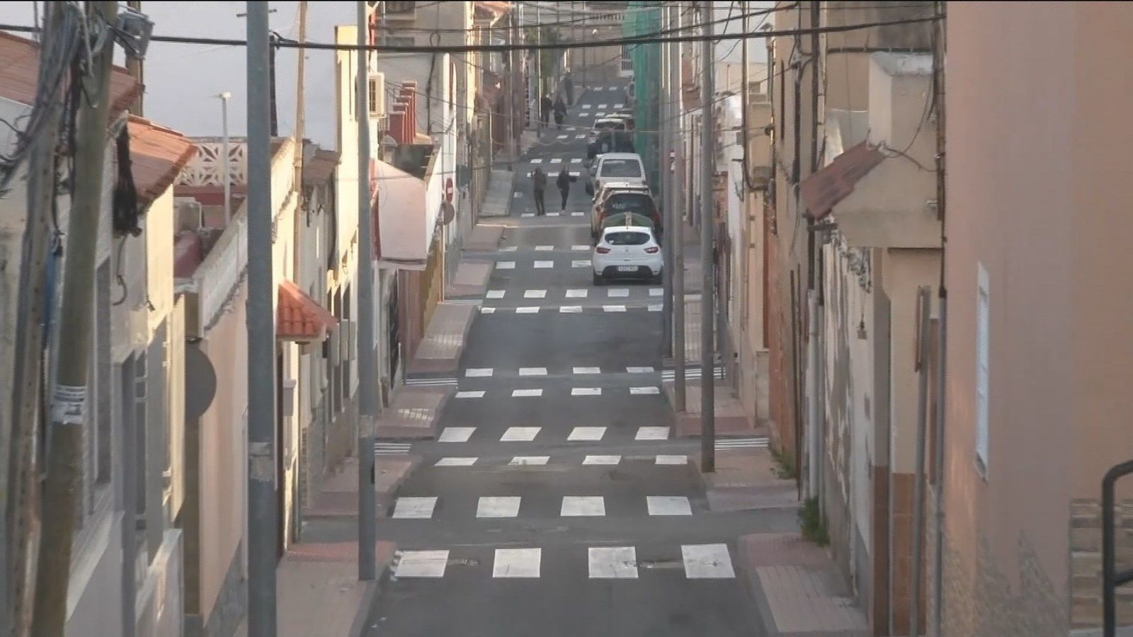 Una calle de Cartagena tiene 24 pasos de cebra en 800 metros