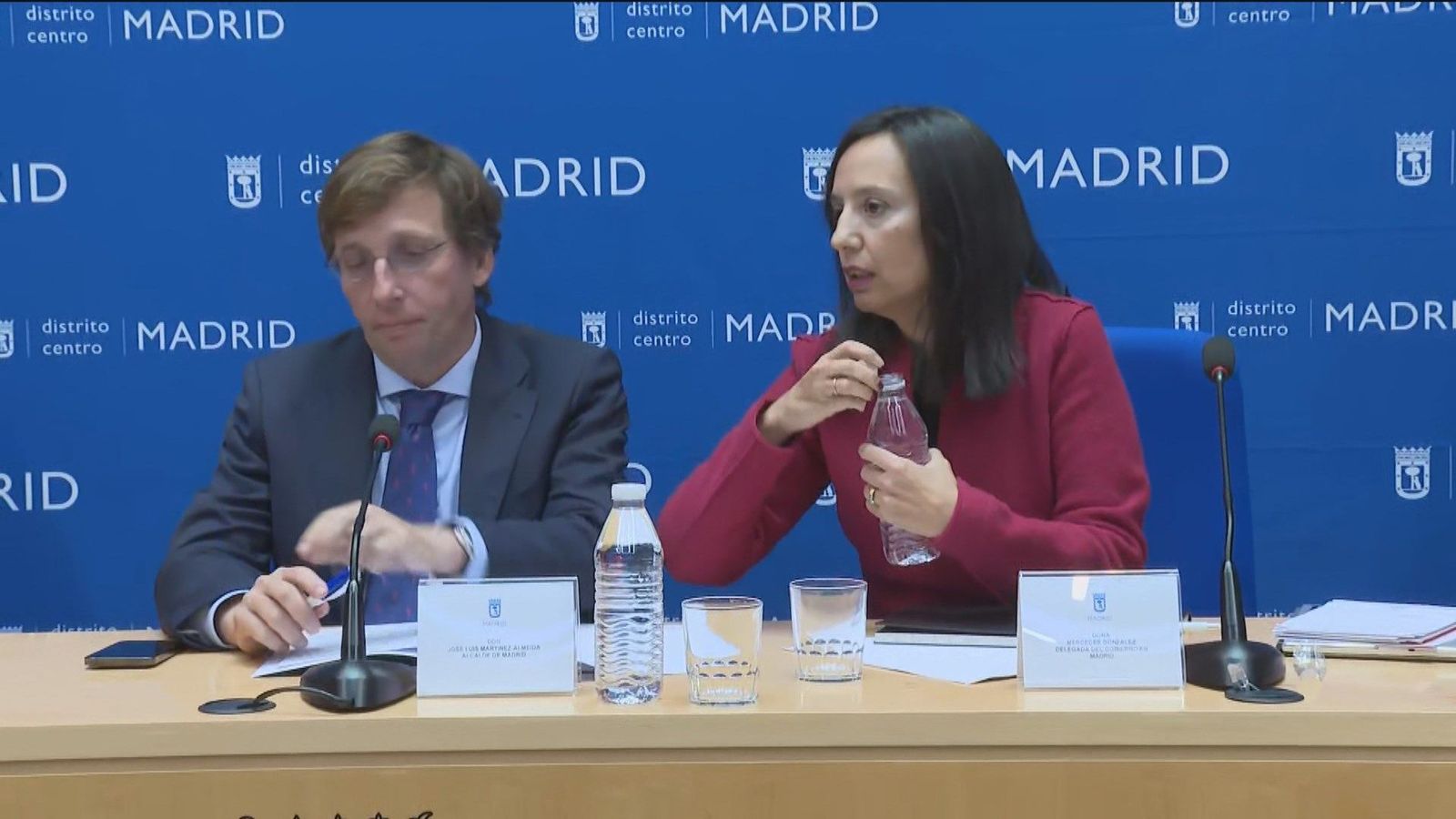 Almeida y Mercedes González se reúnen con los vecinos de Lavapiés para frenar la inseguridad en el barrio
