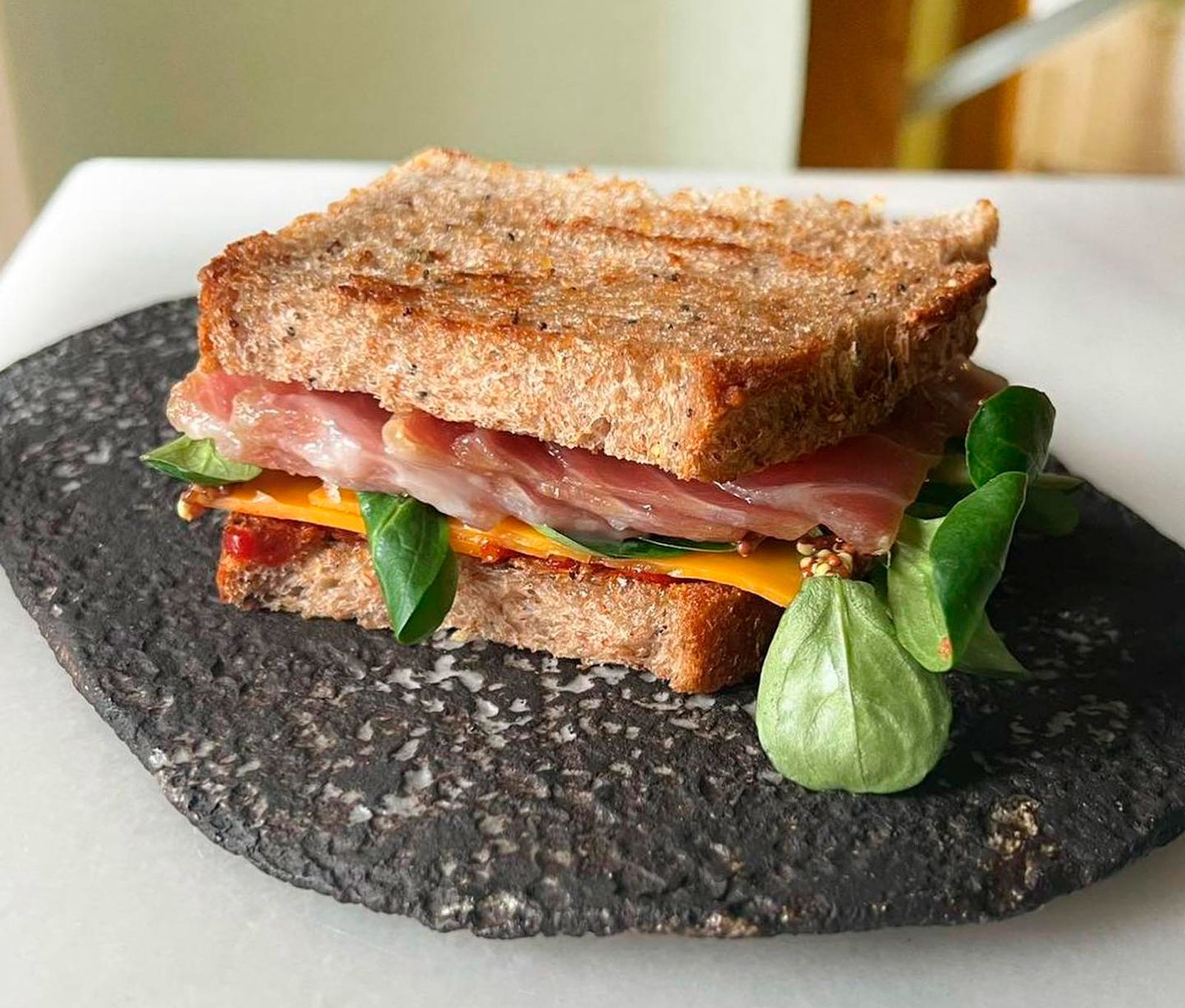 'Ventresca madurada', el mejor bocadillo de autor de España se sirve en el restaurante Neotaberna Santerra de Madrid