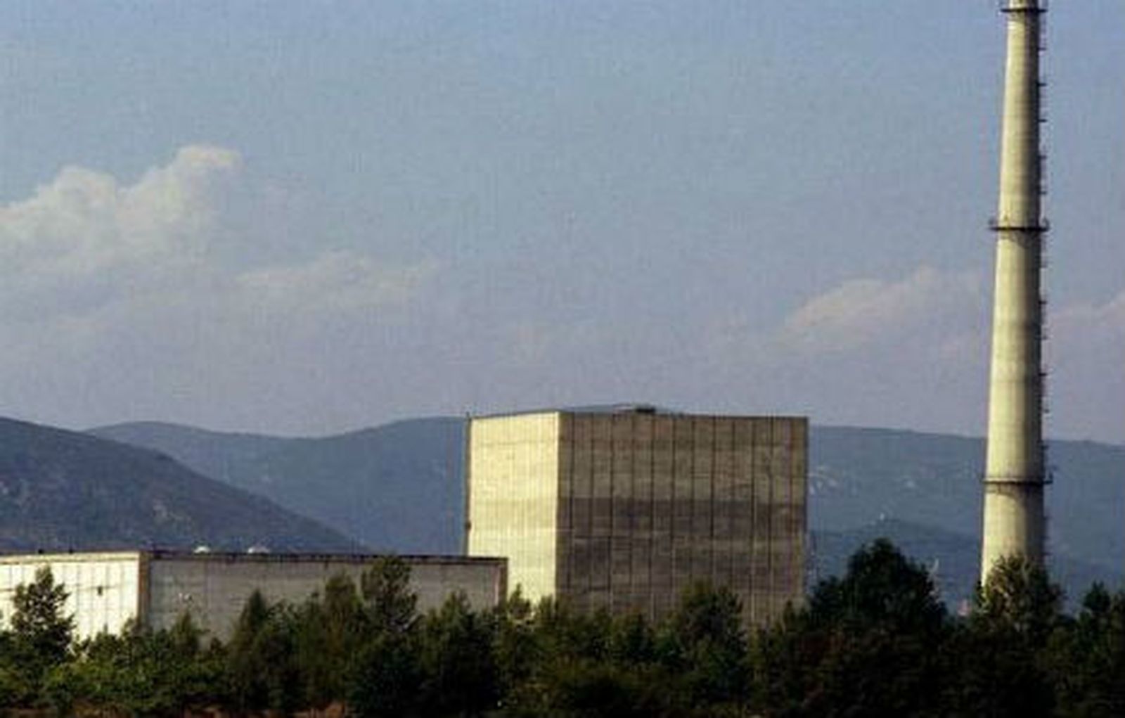 El Gobierno revoca parcialmente la orden de cierre de la central de Garoña