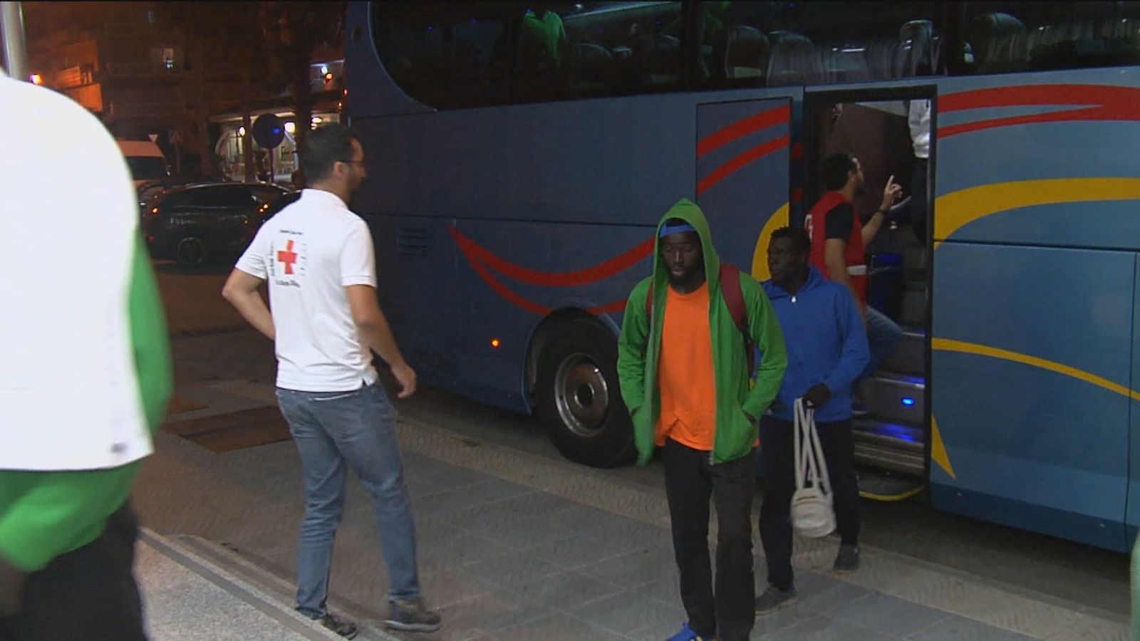 Migrantes trasladados a la península desde Canarias