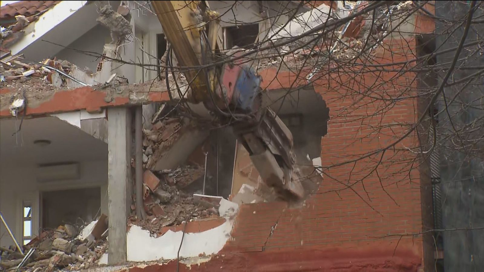 Demolición de una vivienda en San Fernando de Henares