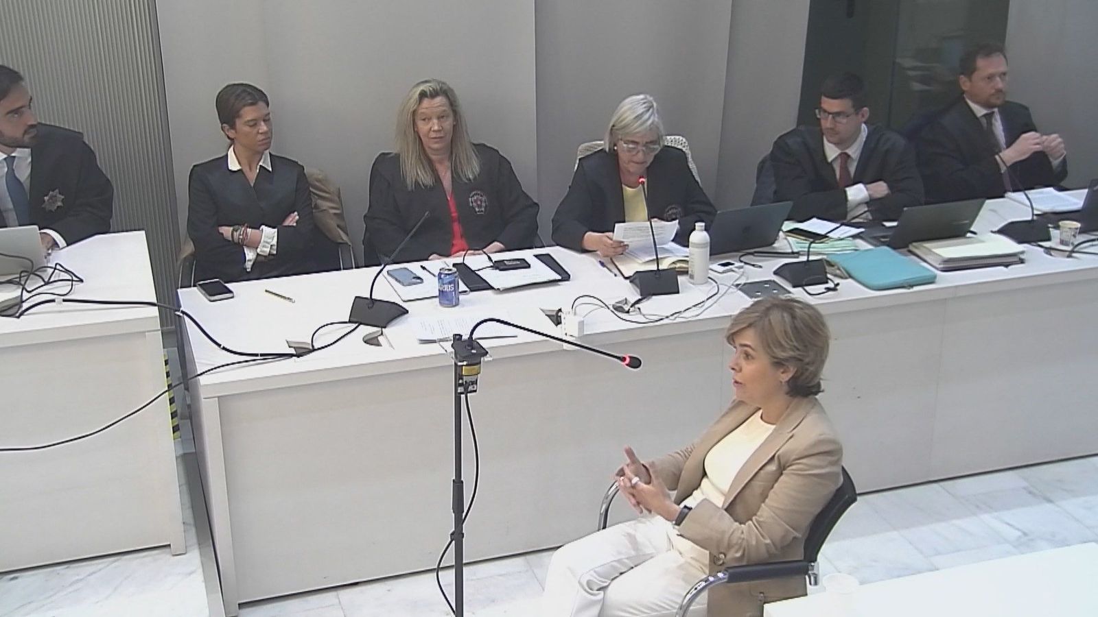 Sáenz de Santamaría desconoce si el CNI investigó a Bárcenas y niega que Rajoy se interesara por 'Kitchen' con ella