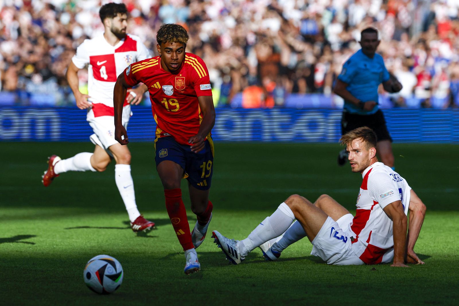 Lamine Yamal ante Croacia