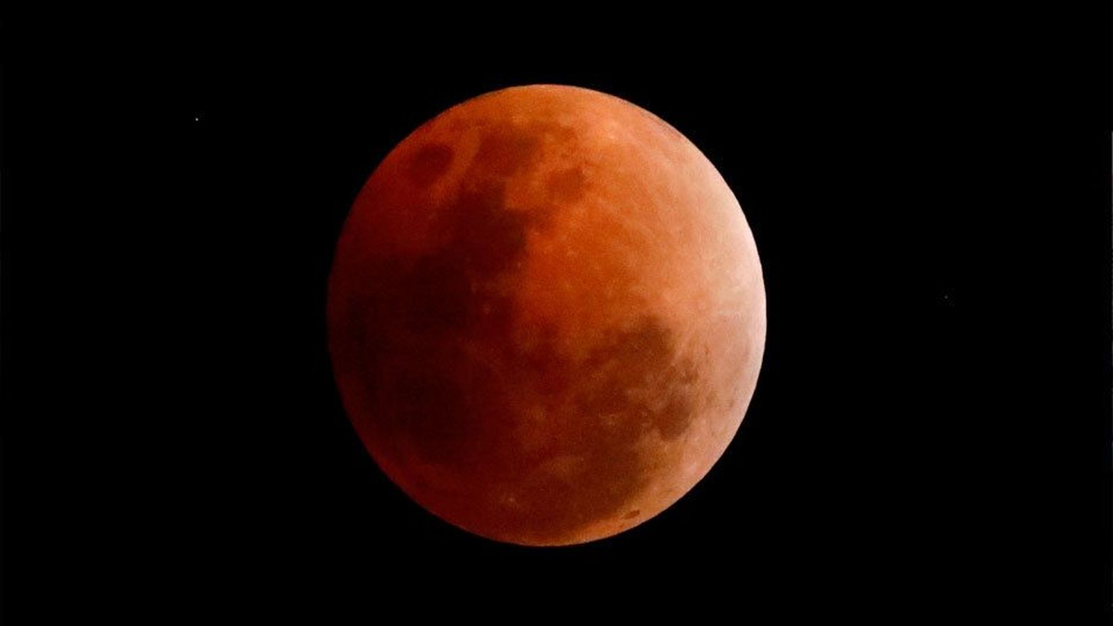 Podemos disfrutar de un nuevo eclipse penumbral, la luna de fresa