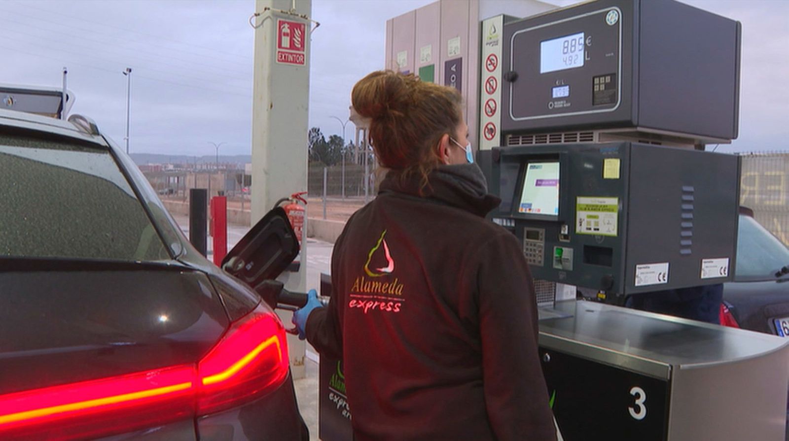 Muchas gasolineras 'low cost', abocadas al cierre por el descuento de 20 céntimos