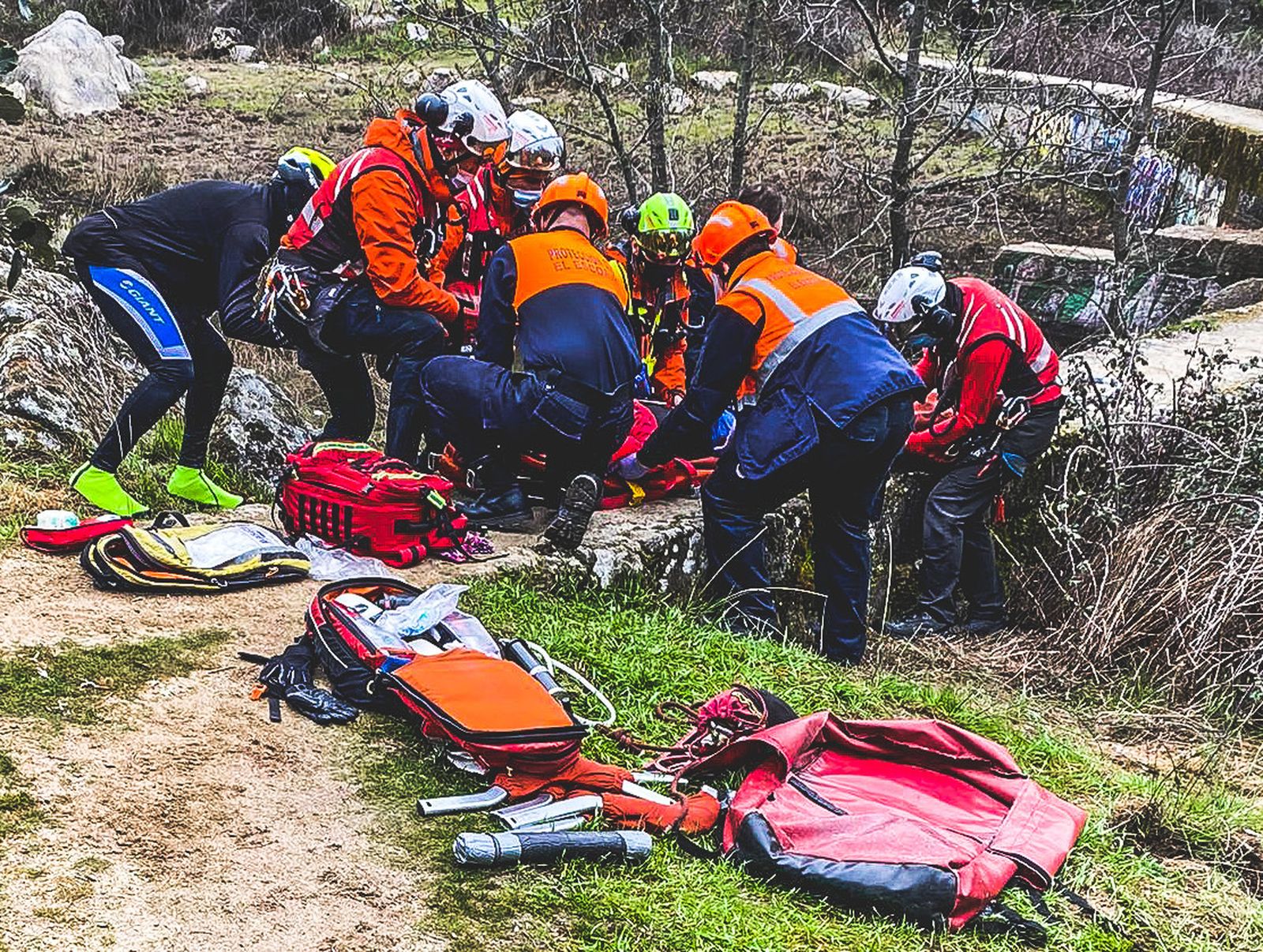 Rescatada por el GERA una ciclista tras sufrir un accidente en El Escorial