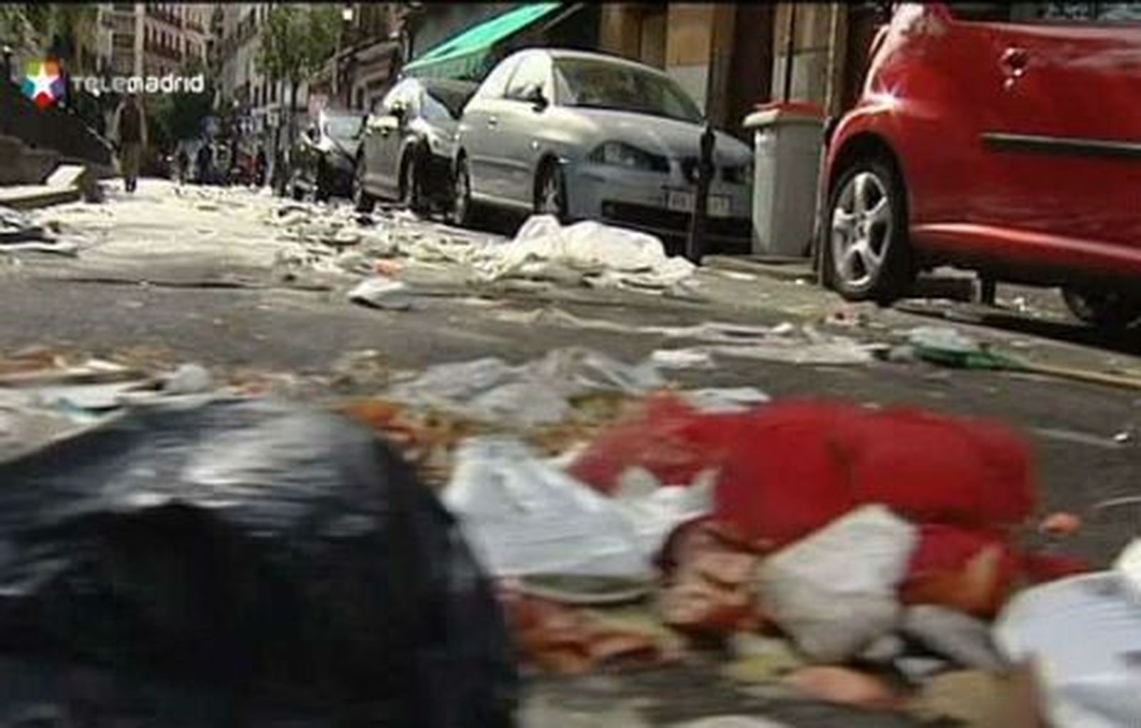Huelga de basuras: 16 detenidos,  200 identificados y decenas de coches quemados
