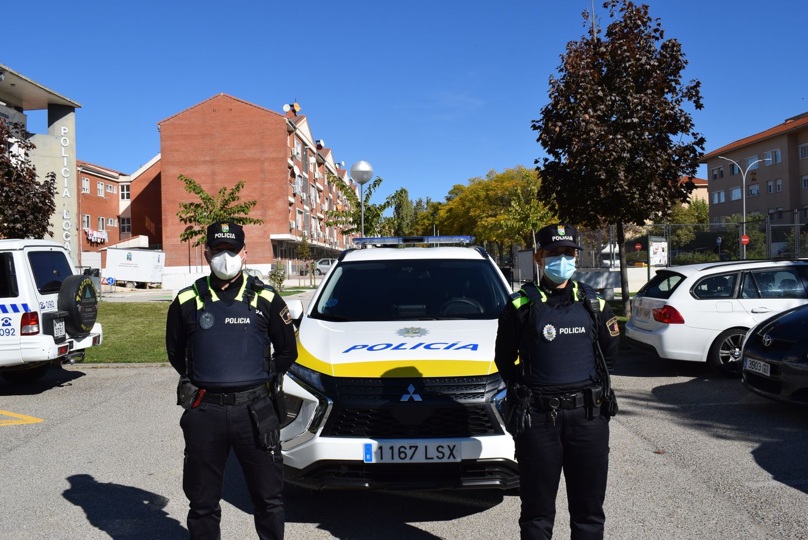 Agentes de la Policía Local de Mejorada del Campo con chalecos antibalas