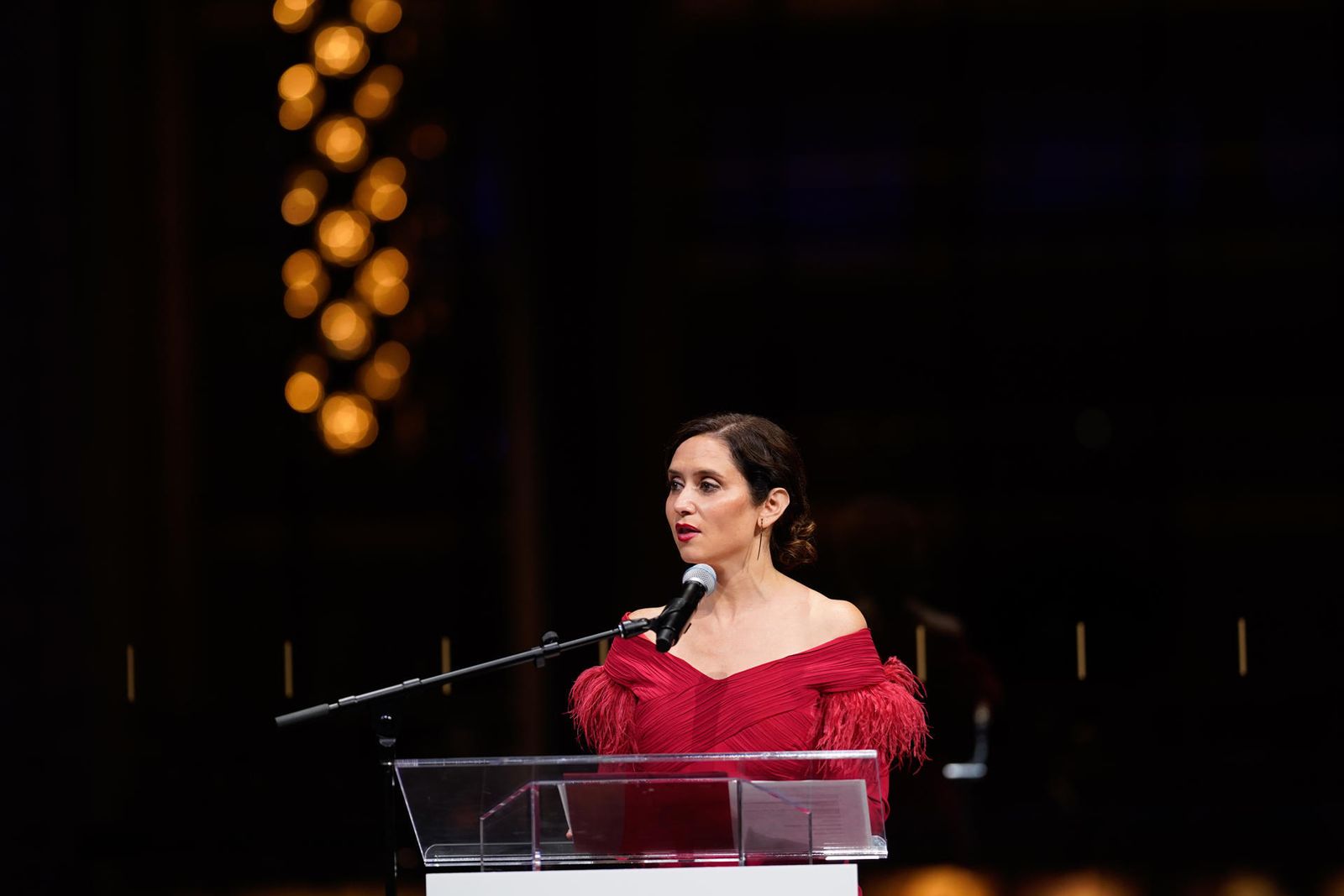a presidenta de la Comunidad de Madrid, Isabel Díaz Ayuso, durante su intervención ayer lunes en la II gala del Teatro Real en Nueva York,