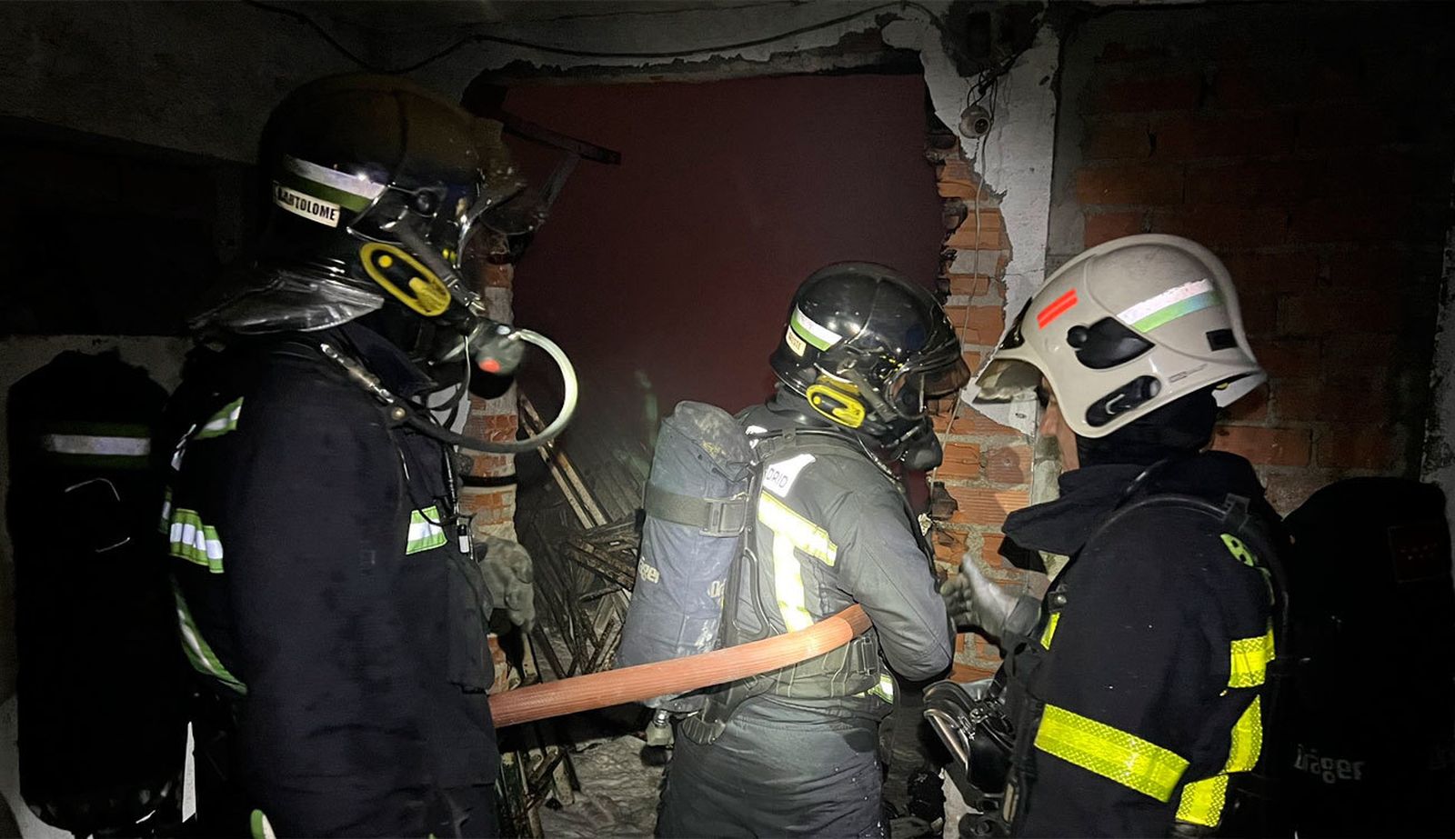 Controlado un incendio en una nave industrial de gran extensión en Humanes