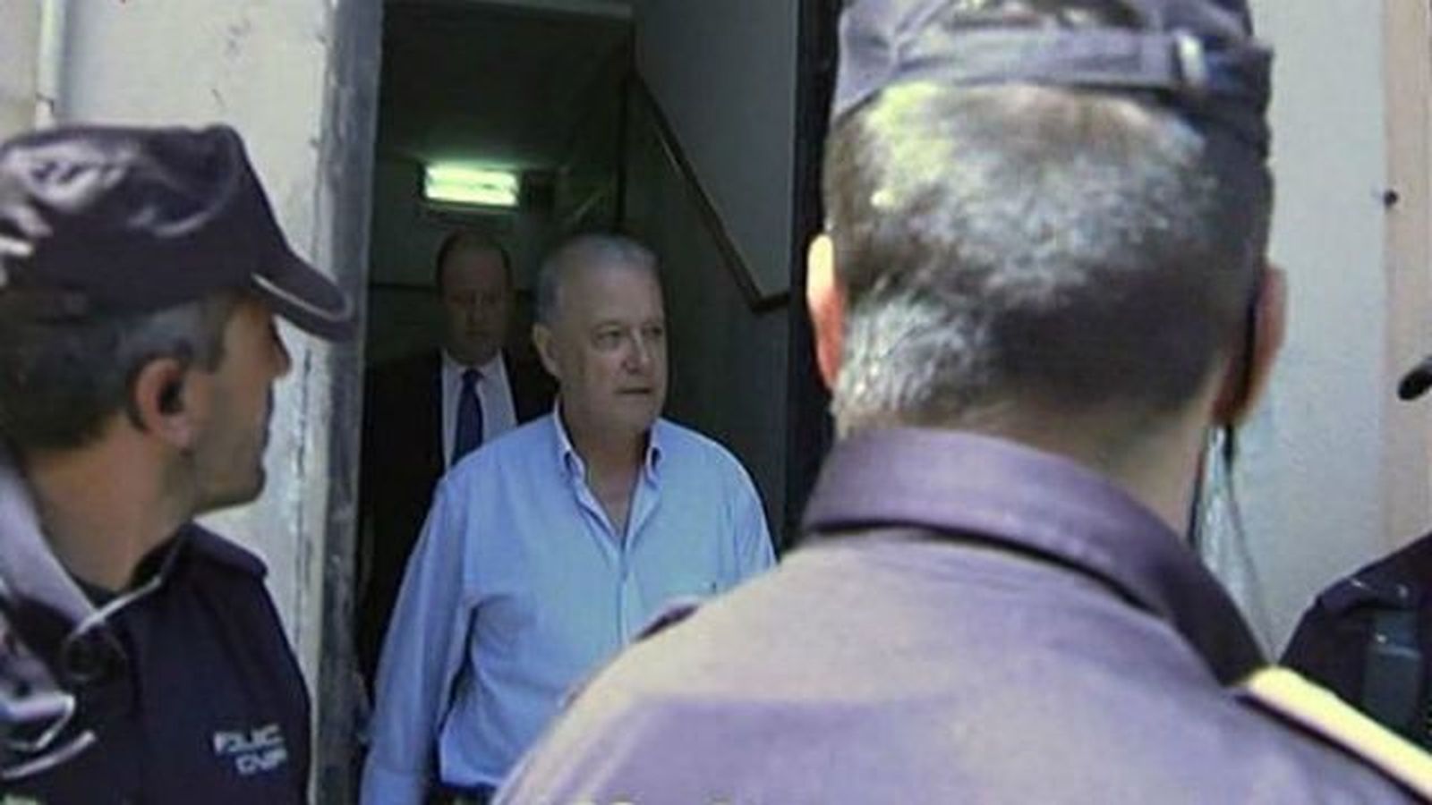 En libertad con cargos el exconsejero andaluz de Hacienda por fraude en formación