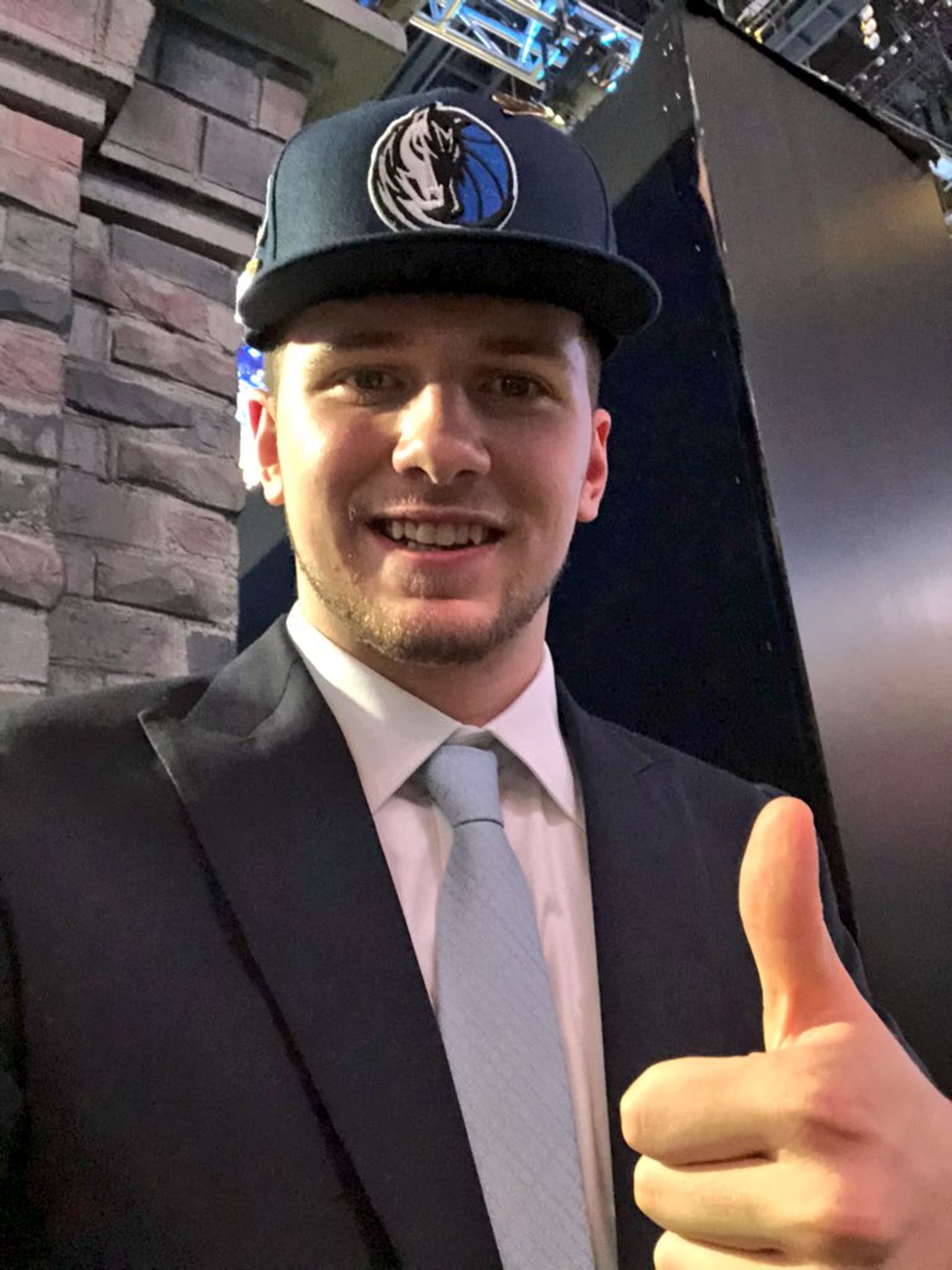 doncic2206_2.jpg